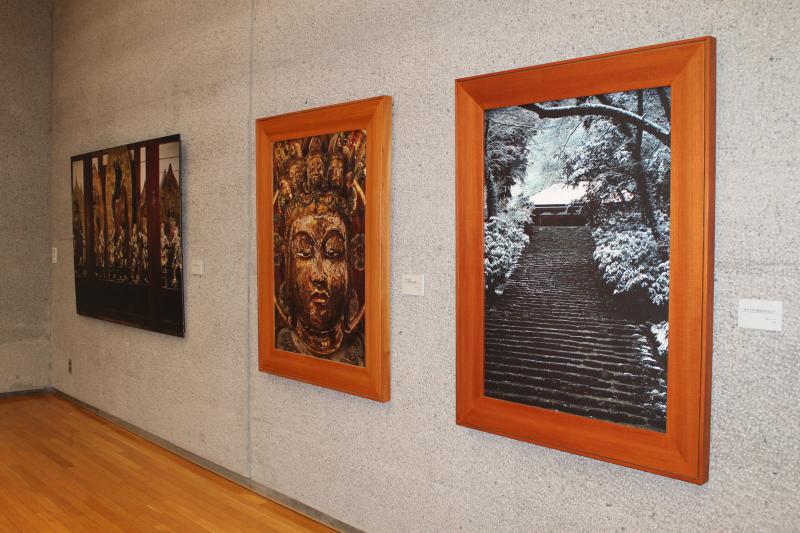 「雪の室生寺鎧坂金堂見上げ」展示中